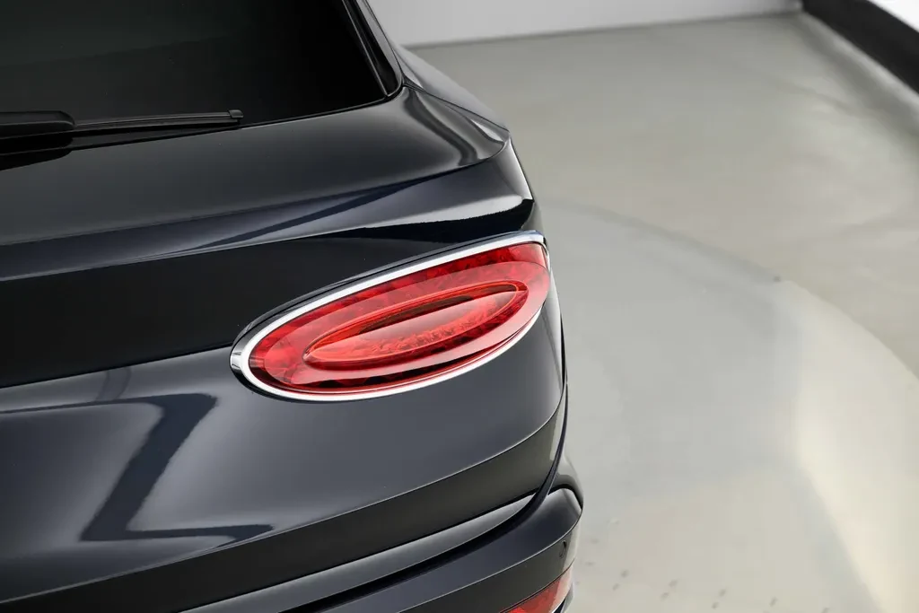 Bentley Bentayga, 8/10