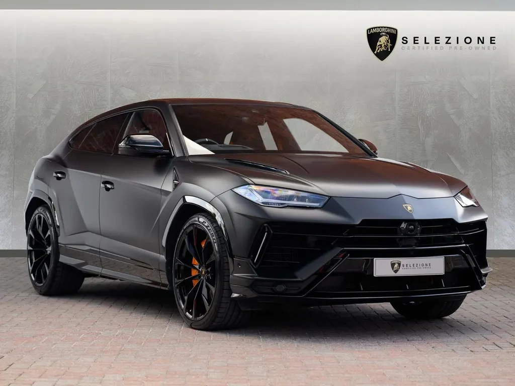 Lamborghini Urus S, full-car front three-quarter view.