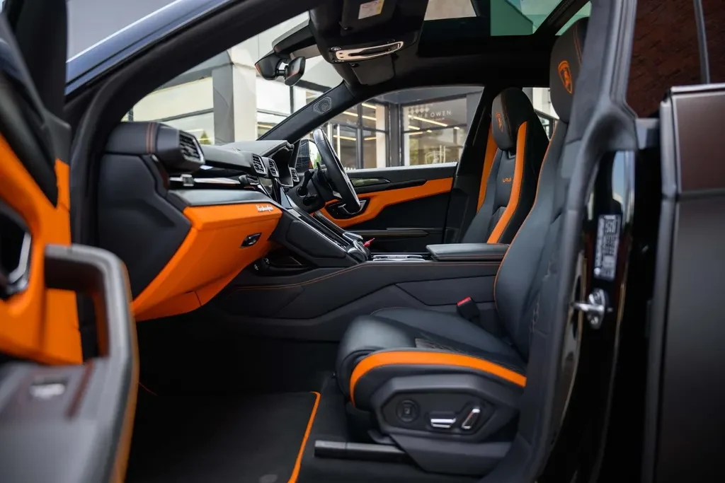 Lamborghini Urus S, 6/10