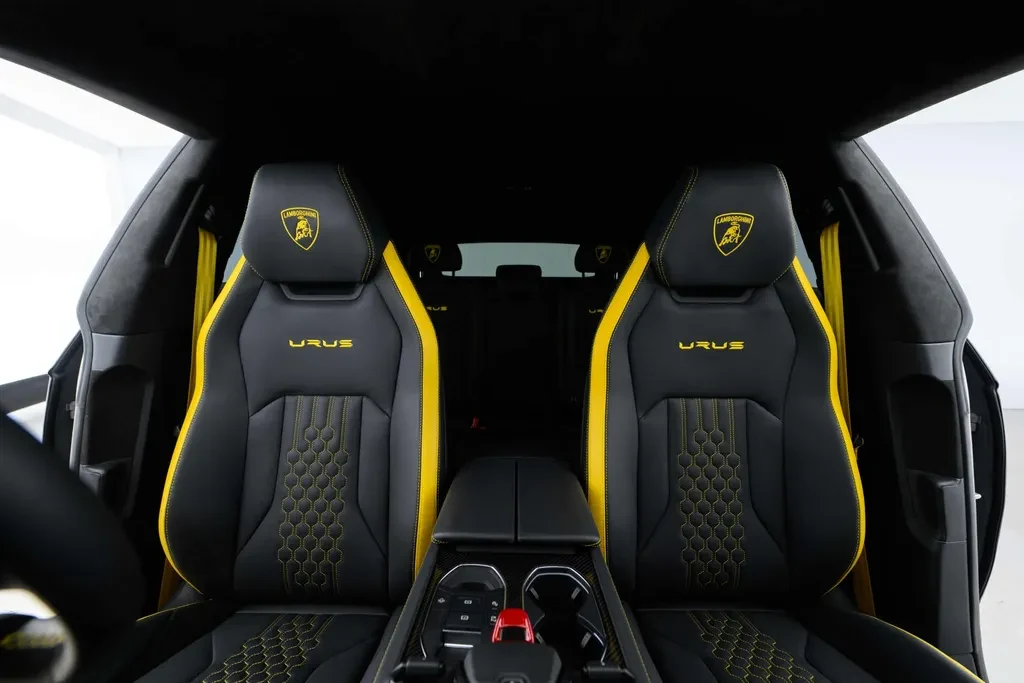 Lamborghini Urus S, 7/10