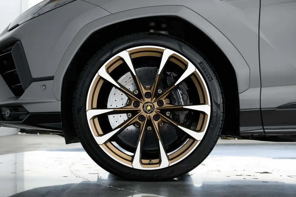 Lamborghini Urus S, 9/10
