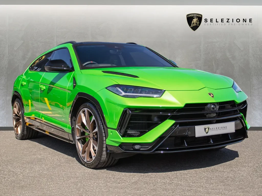 Lamborghini Urus, full-car front three-quarter view.