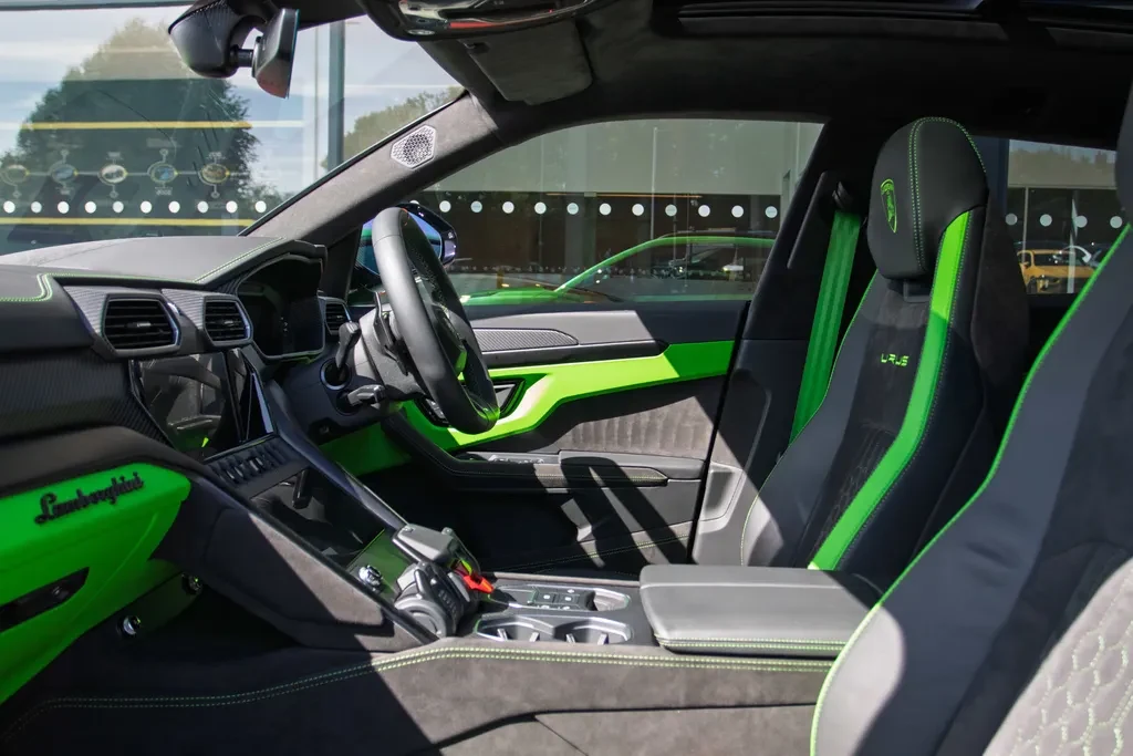 Lamborghini Urus, 6/10