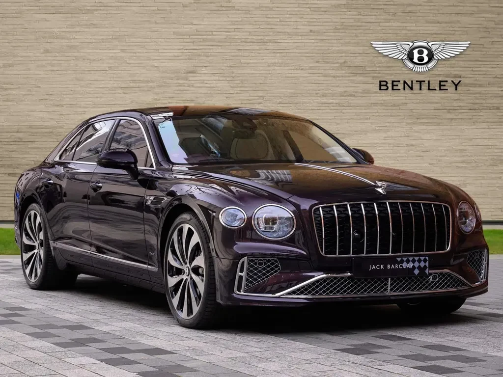 Bentley Flying Spur, full-car front three-quarter view.