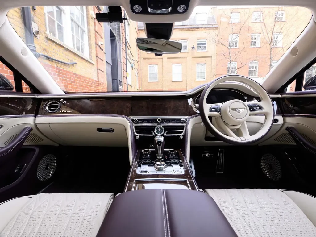 Bentley Flying Spur, 4/10