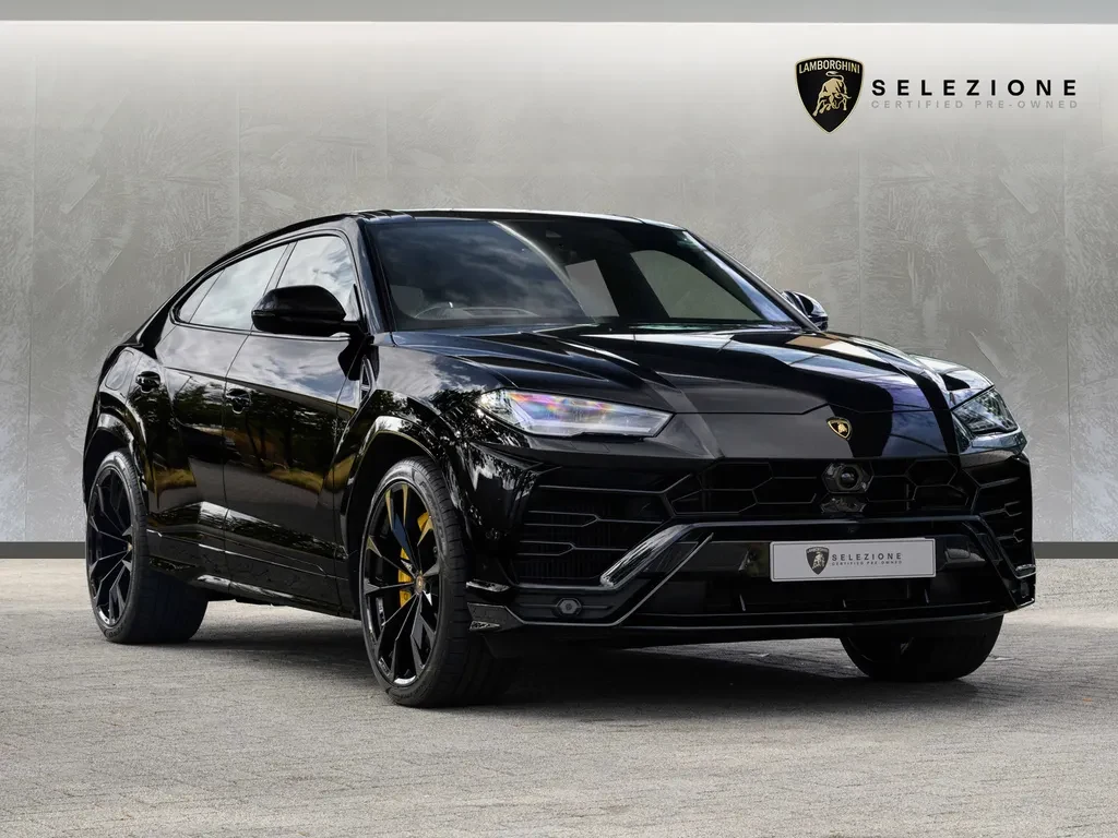 Lamborghini Urus, full-car front three-quarter view.