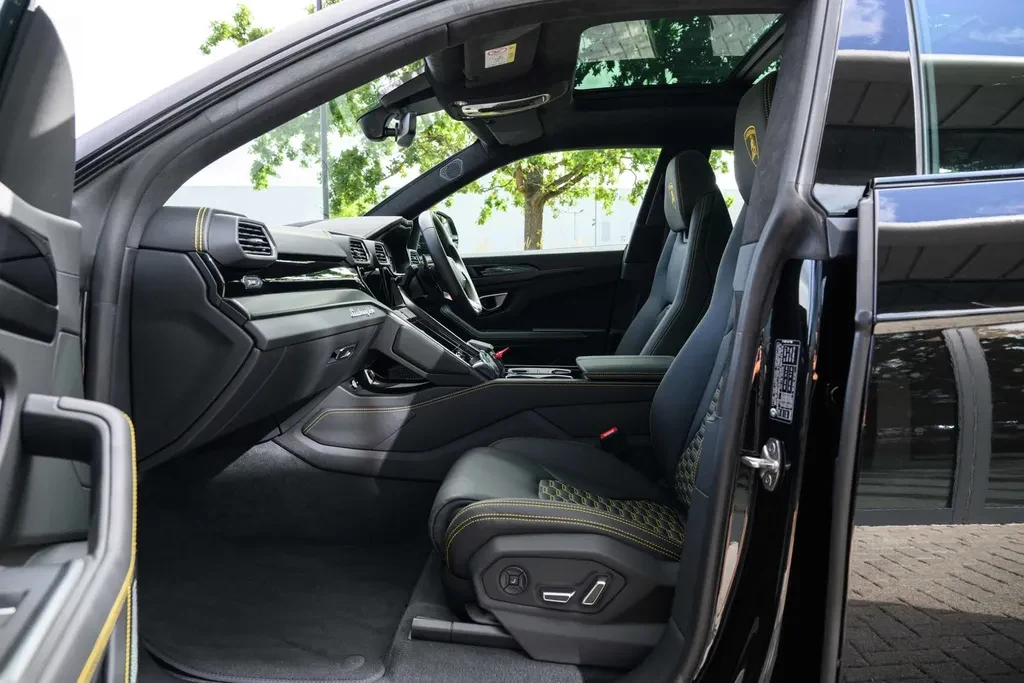 Lamborghini Urus, 6/10
