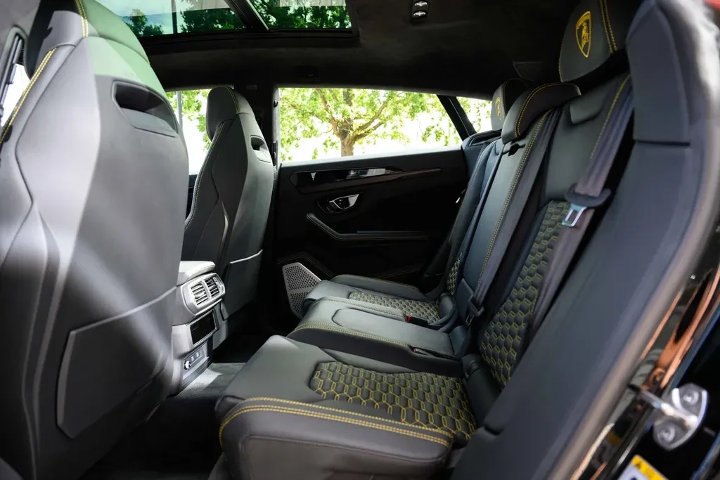 Lamborghini Urus, 8/10