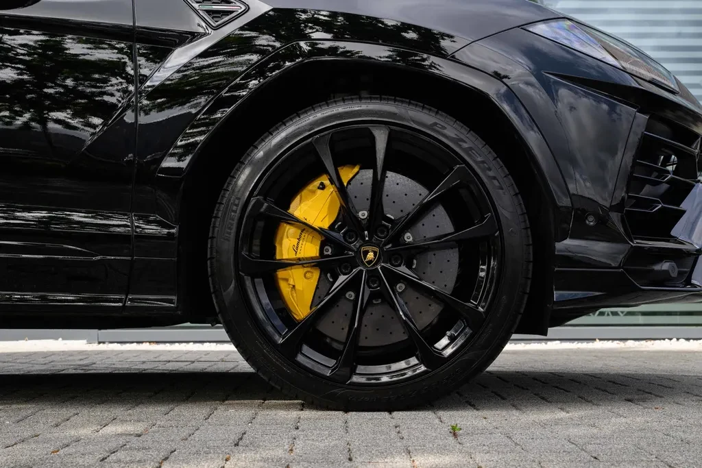Lamborghini Urus, 9/10