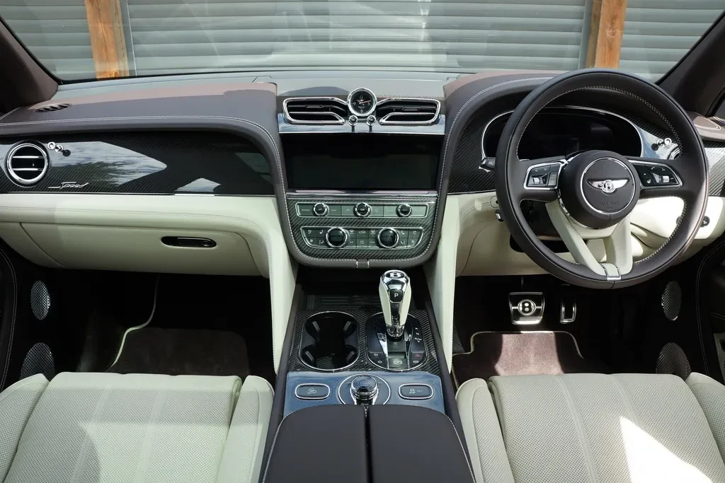 Bentley Bentayga, 4/10