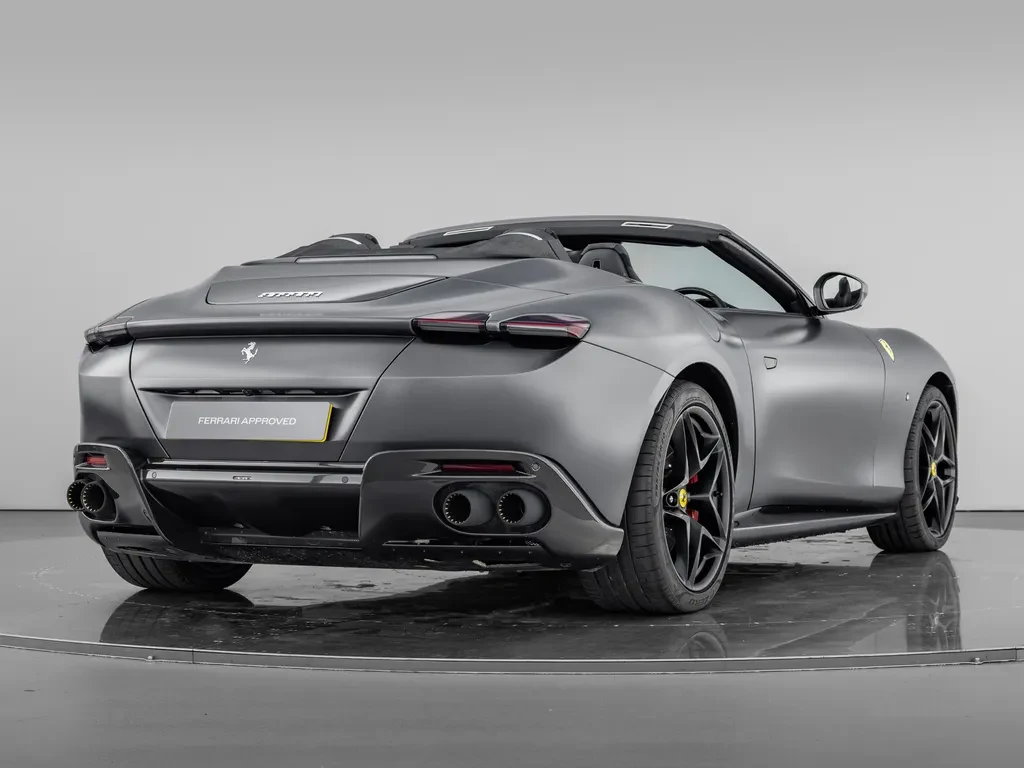 Ferrari Roma Spider, 6/10
