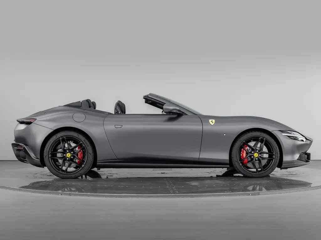 Ferrari Roma Spider, 7/10