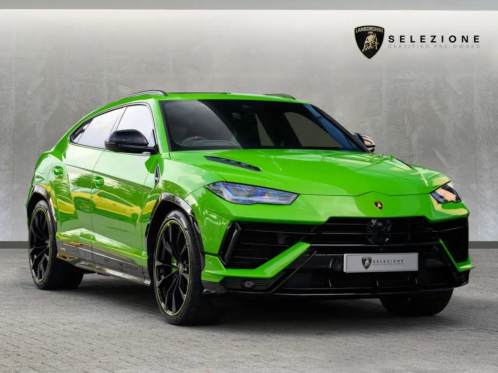 Lamborghini Urus S, full-car front three-quarter view.