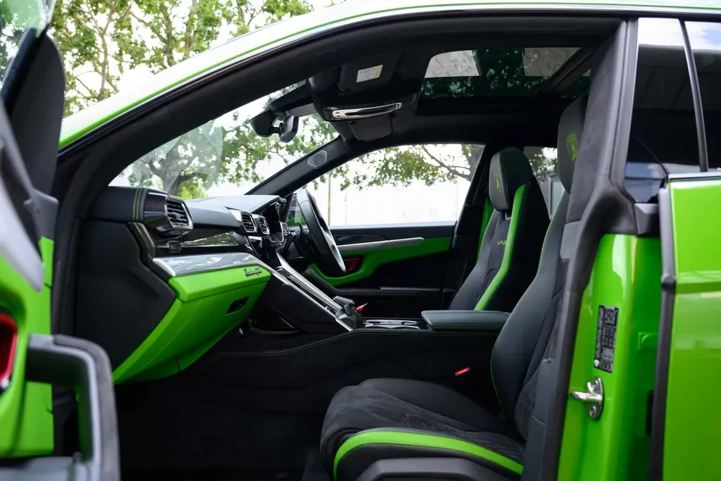 Lamborghini Urus S, 6/10