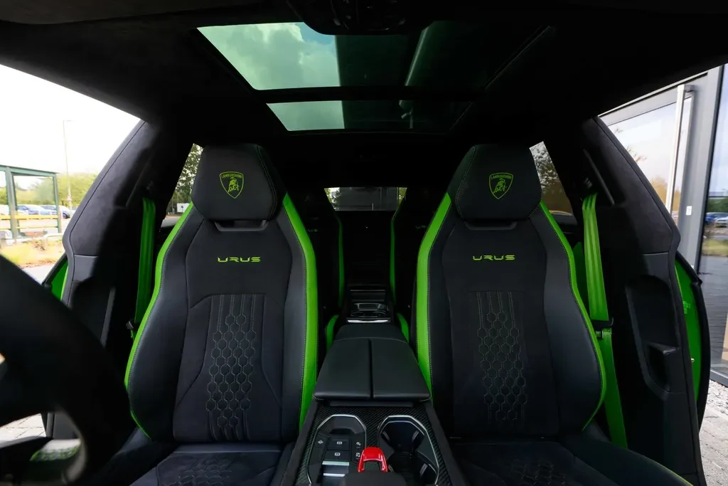 Lamborghini Urus S, 7/10