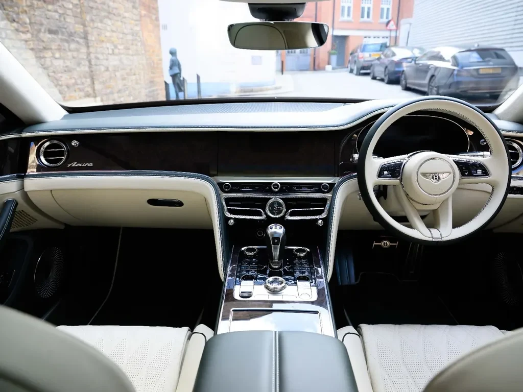 Bentley Flying Spur, 4/10