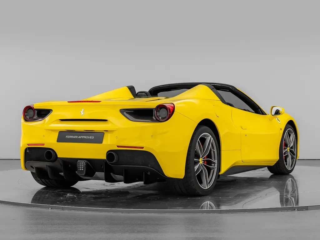 Ferrari 488 Spider, 7/10