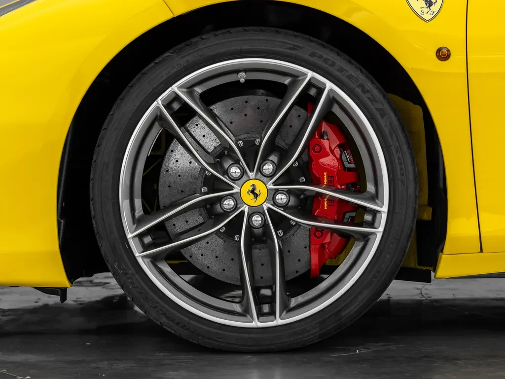 Ferrari 488 Spider, 8/10