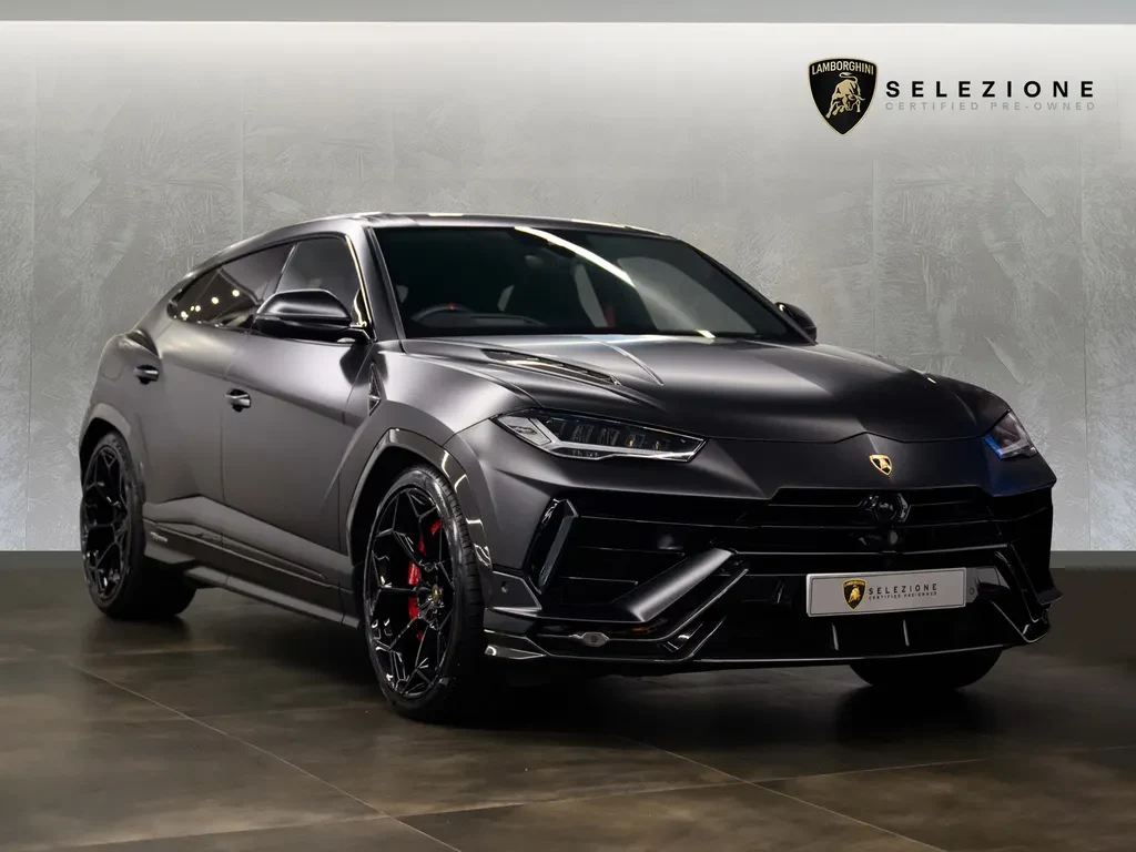 Lamborghini Urus Performante, full-car front three-quarter view.