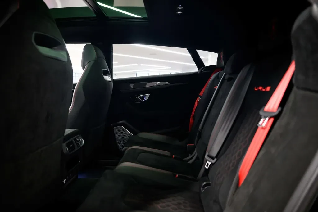 Lamborghini Urus Performante, 8/10