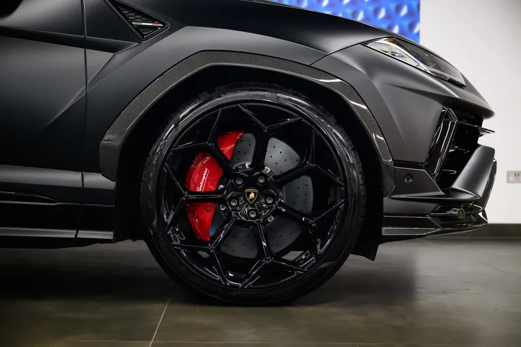 Lamborghini Urus Performante, 9/10
