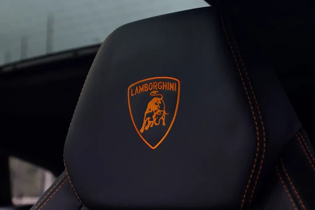 Lamborghini Urus SE, 6/10