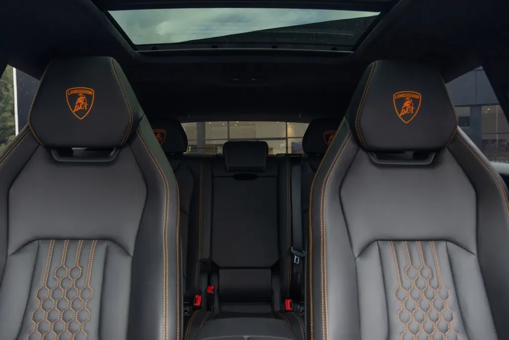 Lamborghini Urus SE, 9/10