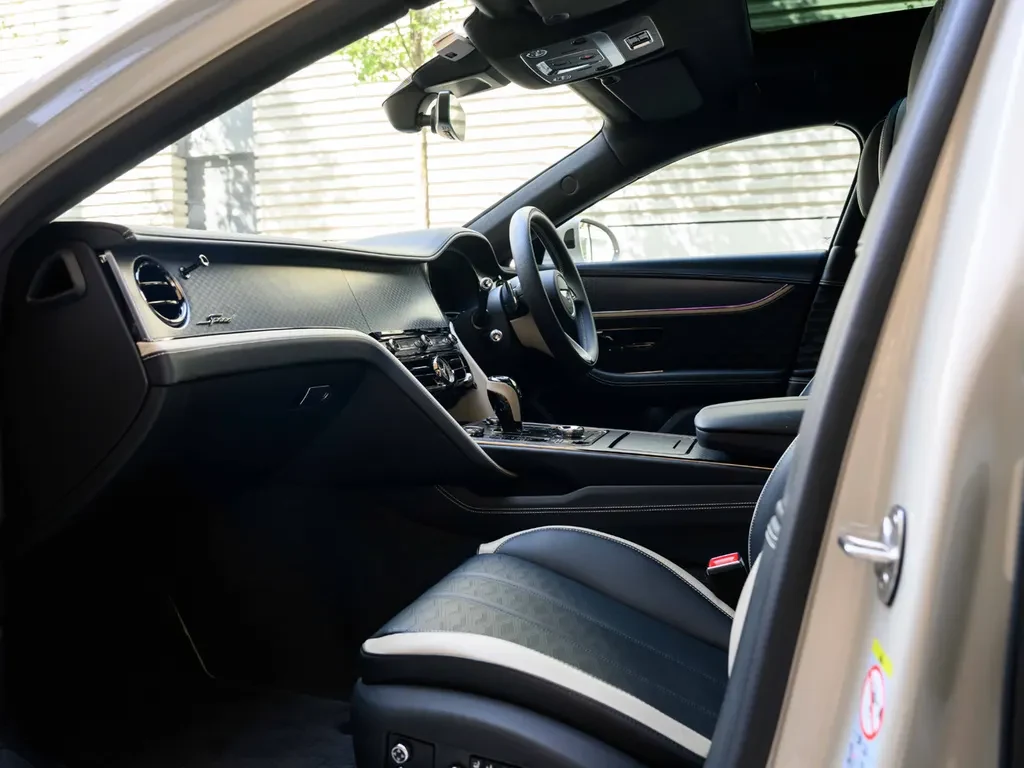 Bentley Flying Spur, 2/10