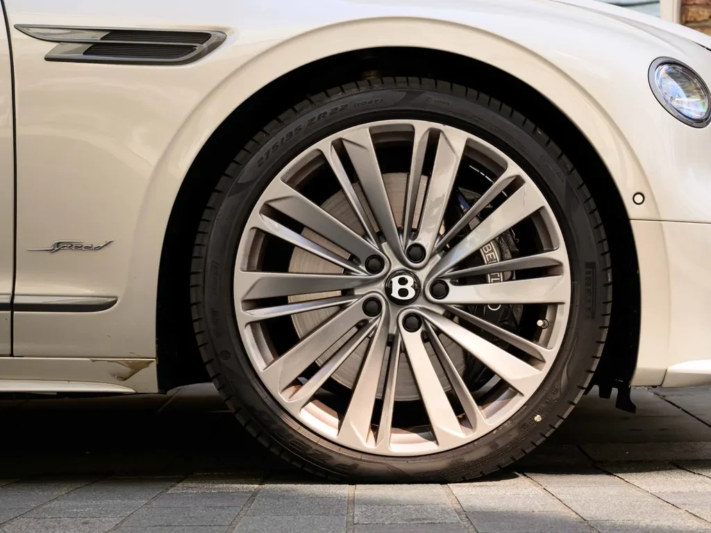 Bentley Flying Spur, 6/10