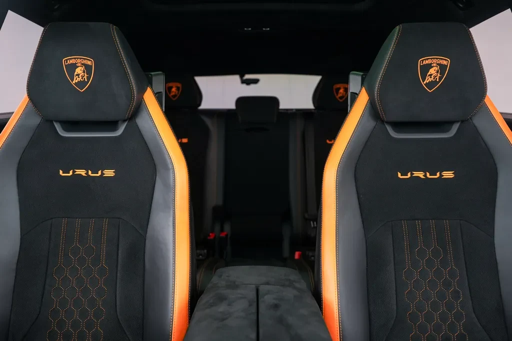 Lamborghini Urus Performante, 7/10