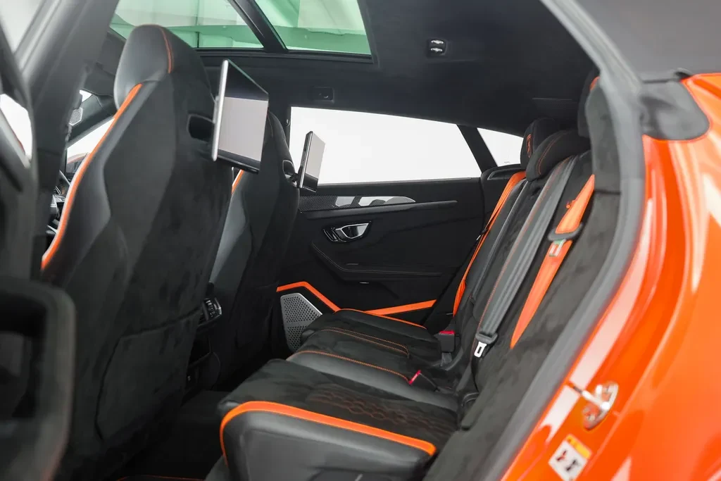Lamborghini Urus Performante, 8/10