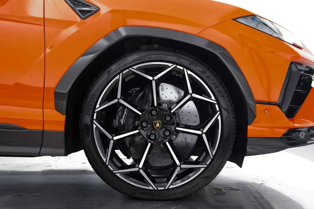 Lamborghini Urus Performante, 9/10