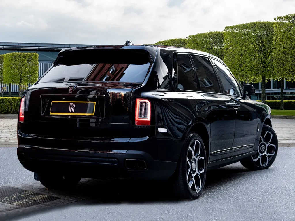 Rolls-Royce Cullinan, 2/10