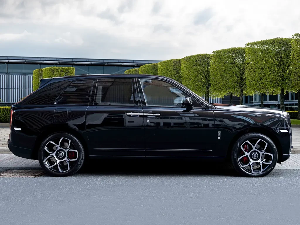 Rolls-Royce Cullinan, 3/10