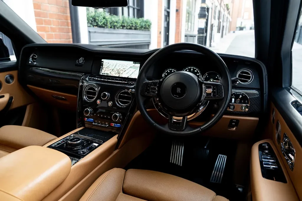 Rolls-Royce Cullinan, 4/10