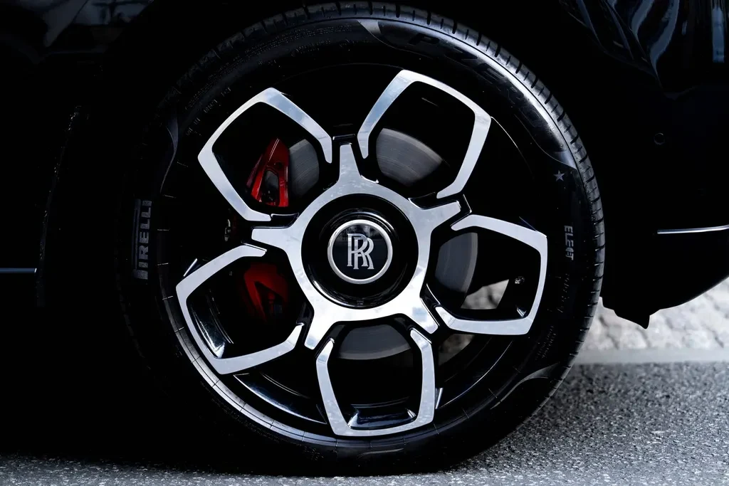 Rolls-Royce Cullinan, 9/10