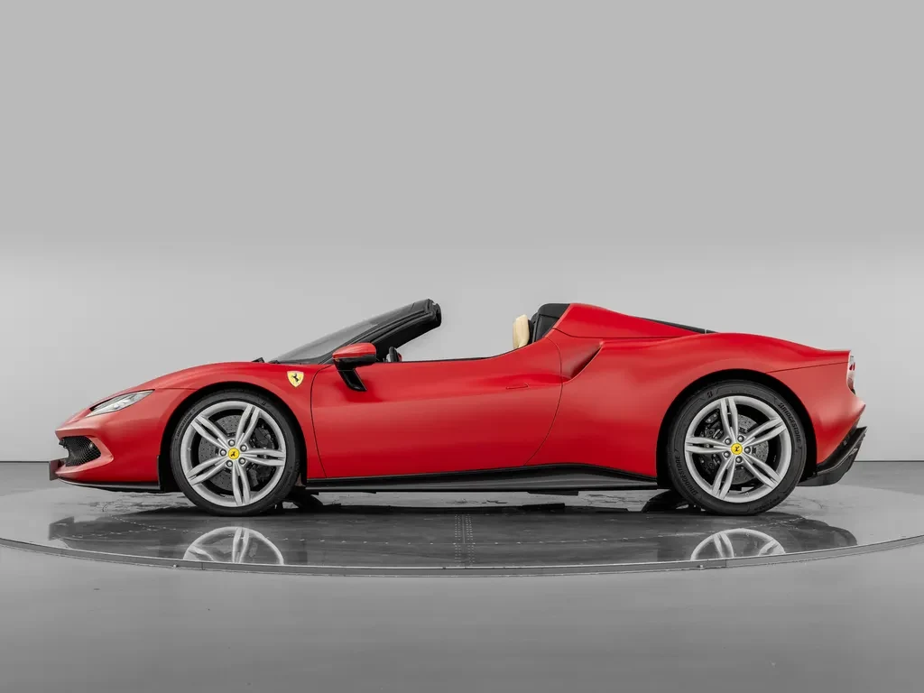 Ferrari 296 GTS, 3/10