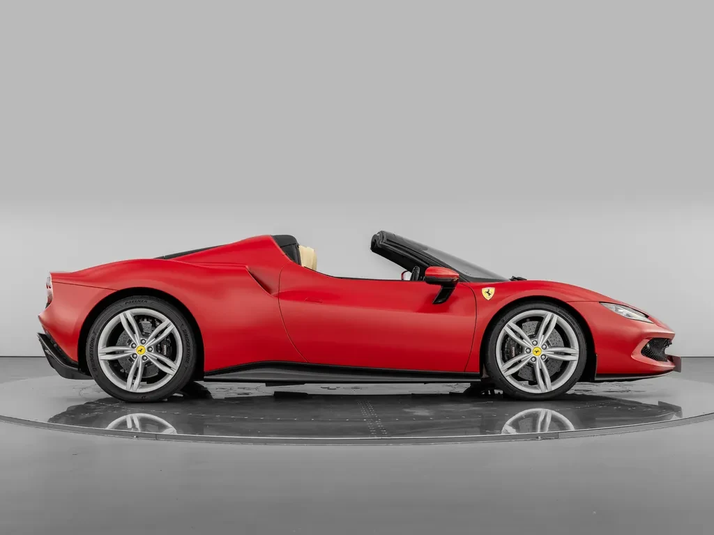 Ferrari 296 GTS, 5/10