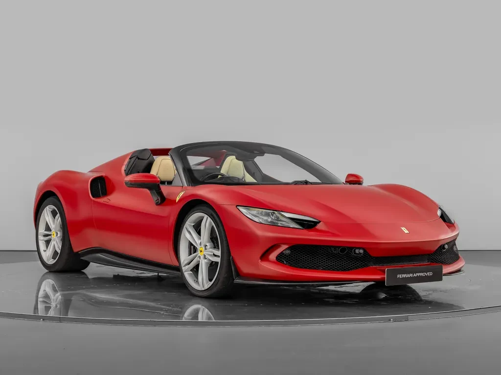Ferrari 296 GTS, 6/10