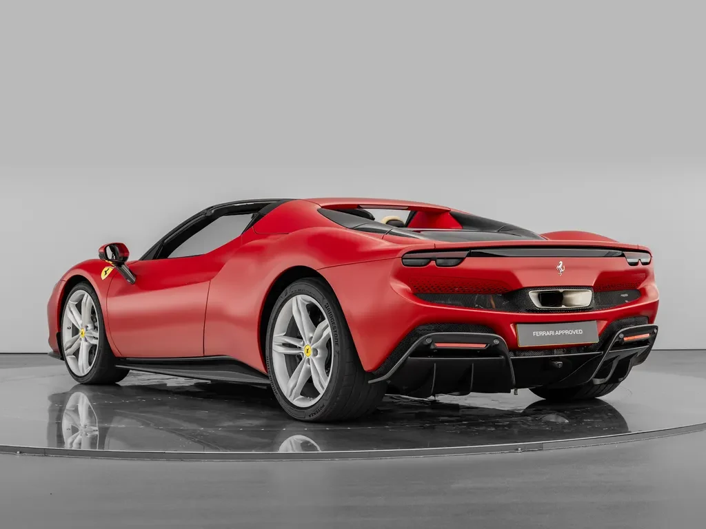 Ferrari 296 GTS, 9/10