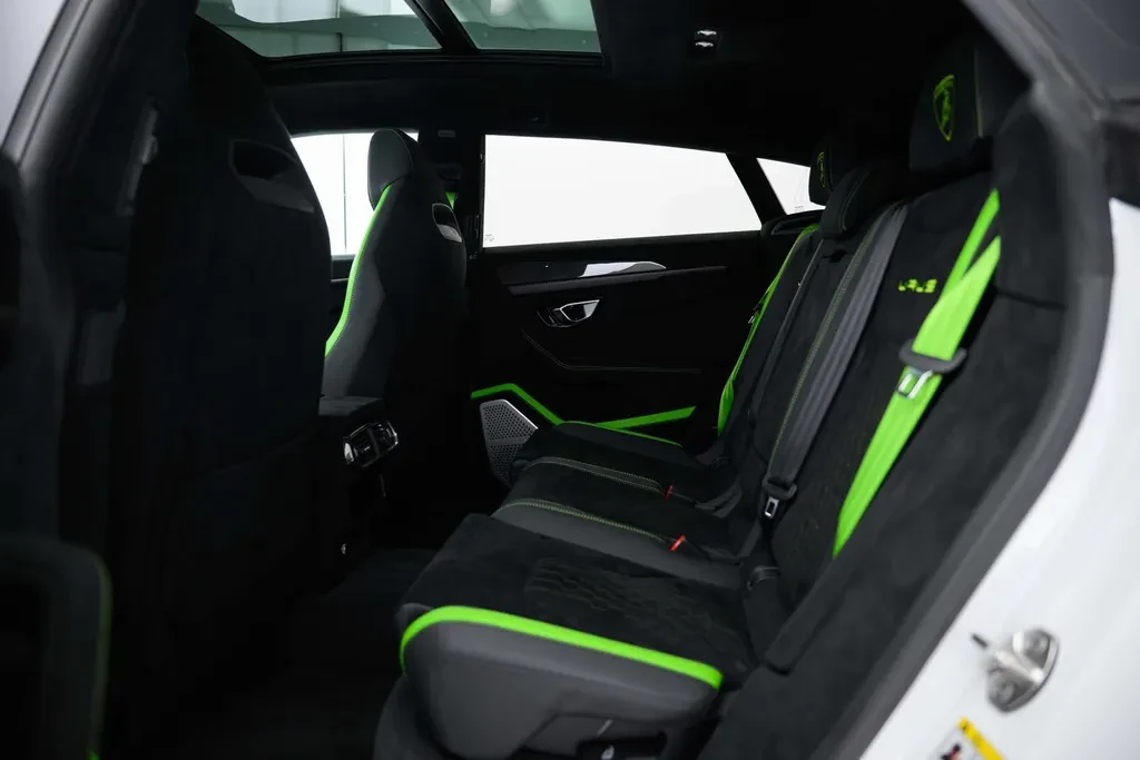Lamborghini Urus Performante, 8/10