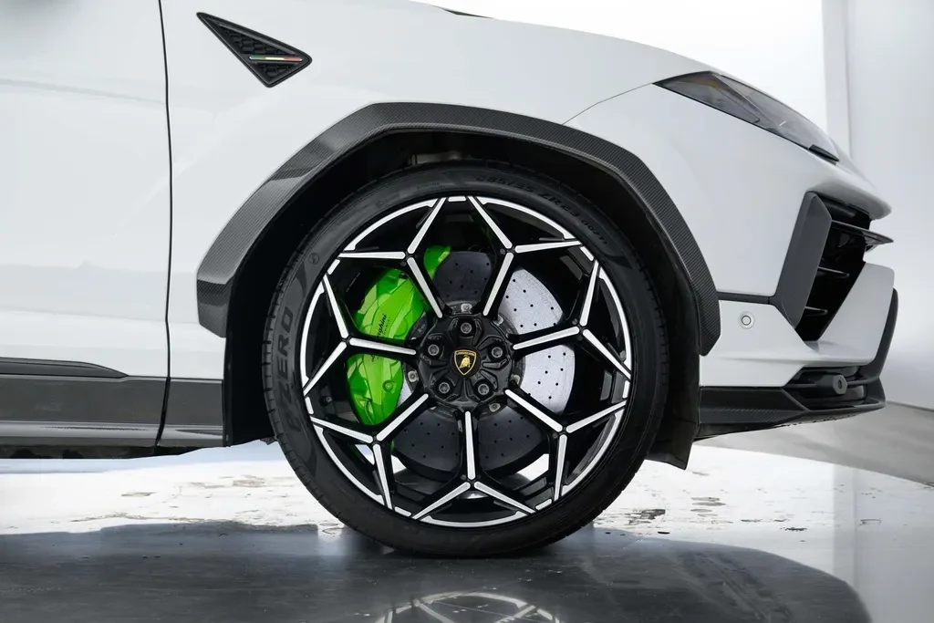 Lamborghini Urus Performante, 9/10