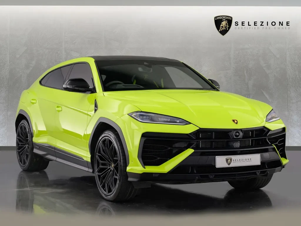Lamborghini Urus SE, full-car front three-quarter view.