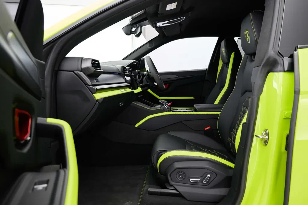 Lamborghini Urus SE, 6/10