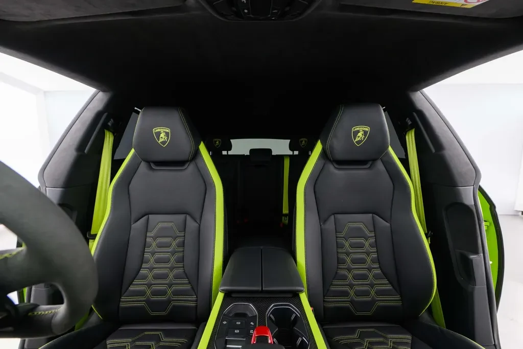 Lamborghini Urus SE, 7/10