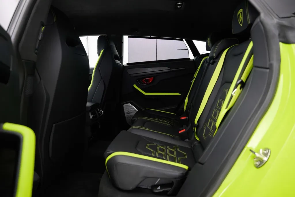 Lamborghini Urus SE, 8/10