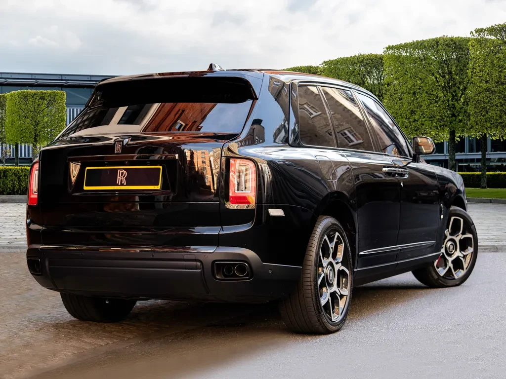 Rolls-Royce Cullinan, 2/10