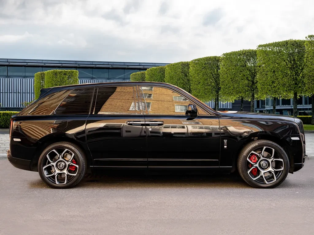 Rolls-Royce Cullinan, 3/10