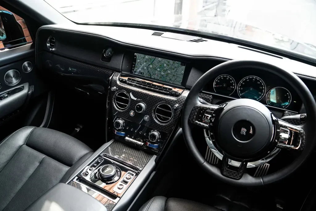 Rolls-Royce Cullinan, 4/10