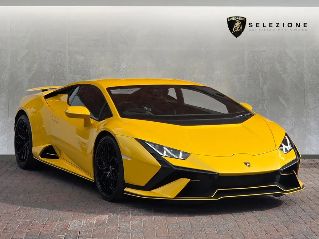 Lamborghini Huracán Tecnica, full-car front three-quarter view.